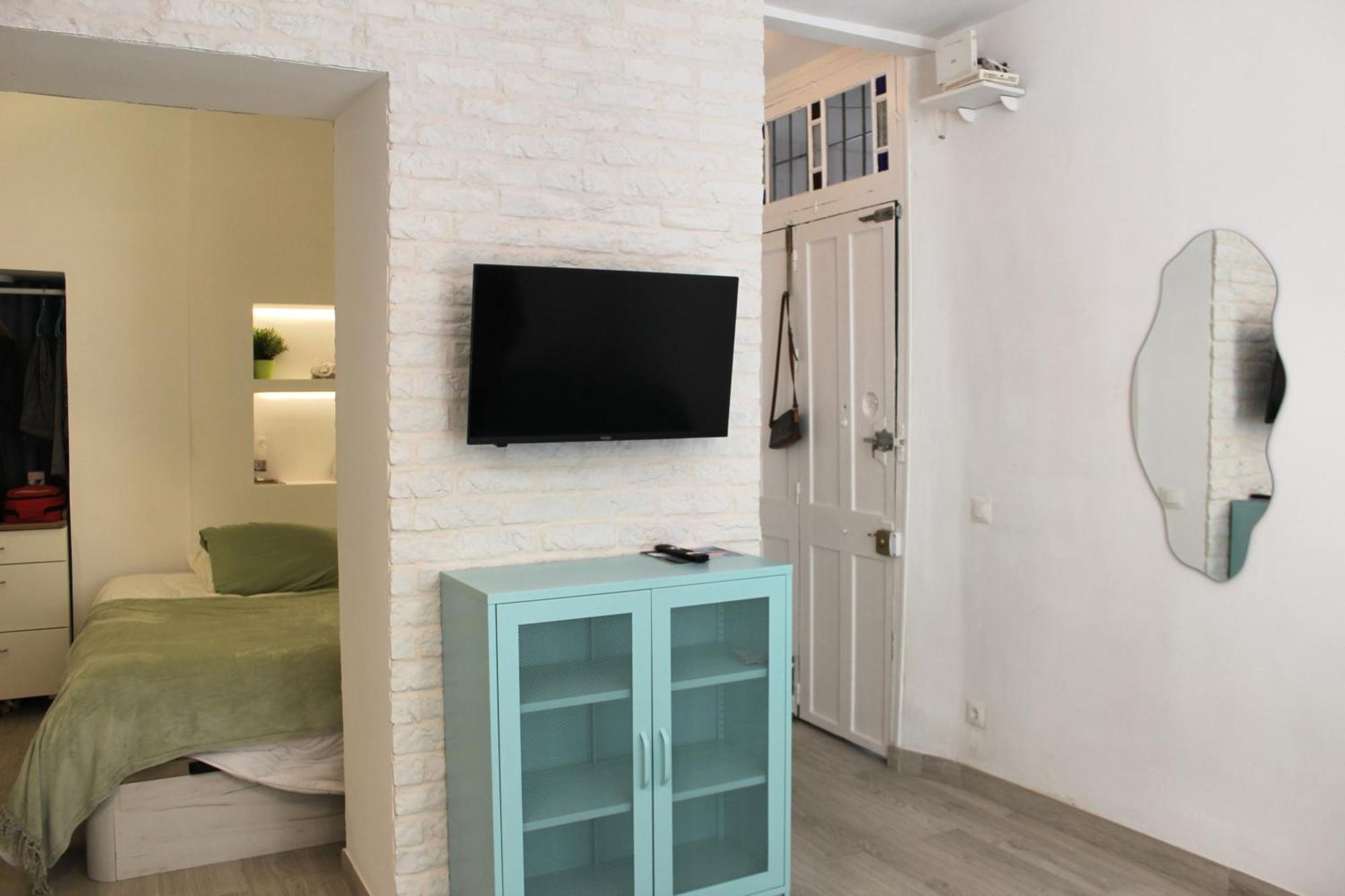 Iyourbasics Lovely Studio Hinestrosa 23 Free Wifi&Ac Малага Экстерьер фото