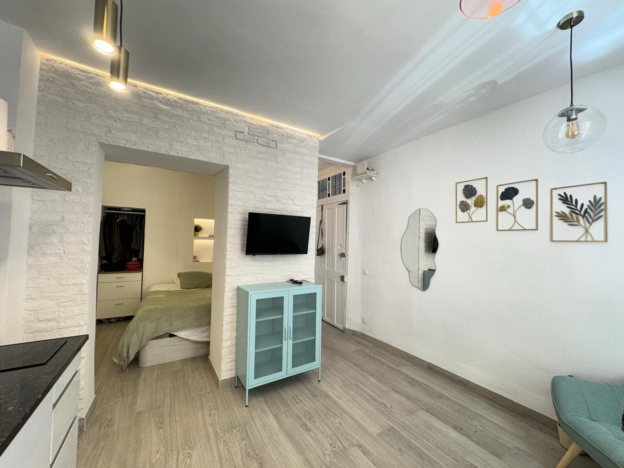 Iyourbasics Lovely Studio Hinestrosa 23 Free Wifi&Ac Малага Экстерьер фото